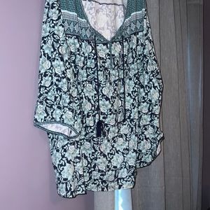 3/4 length shirt from Catherine’s. Size 5x (34/36)